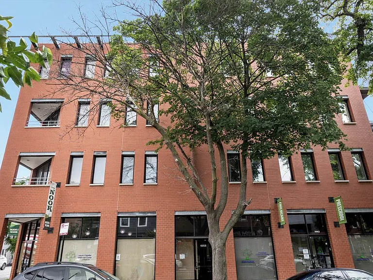 1955 N Leavitt St #2B — Photo 27