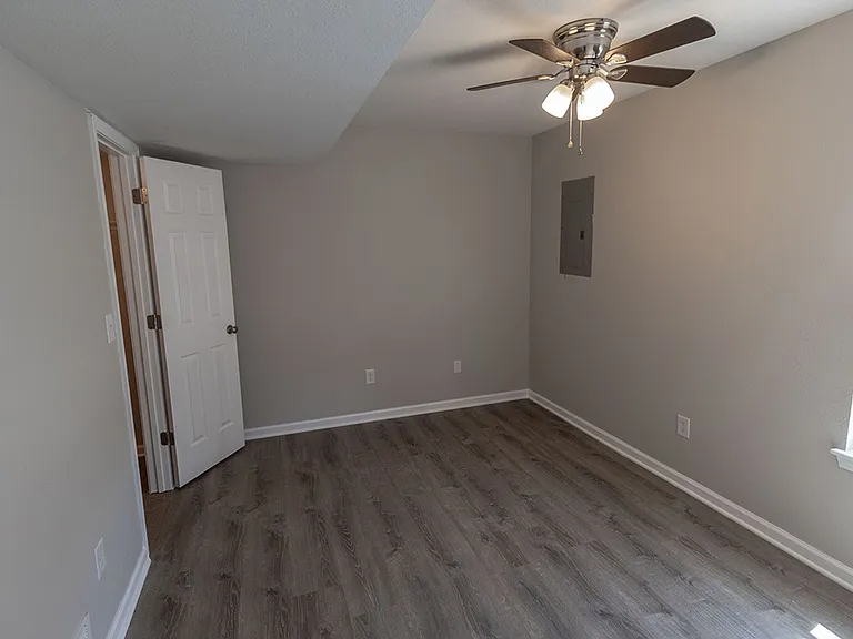 1401-1403 Bodie Dr — Photo 11