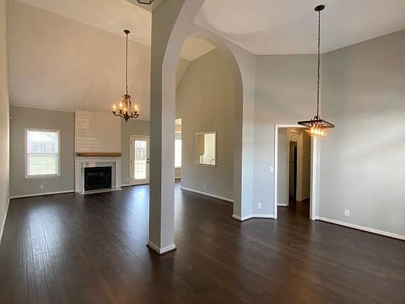3rd image of 2105 Allendale Pl