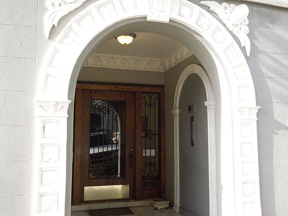 4th image of 1304 Lombard St APT 1