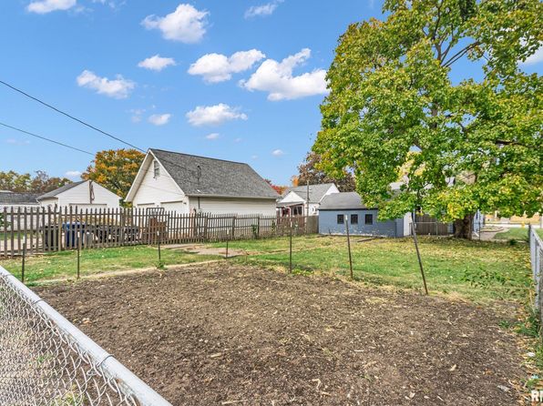 235 W 32nd St, Davenport, IA 52803