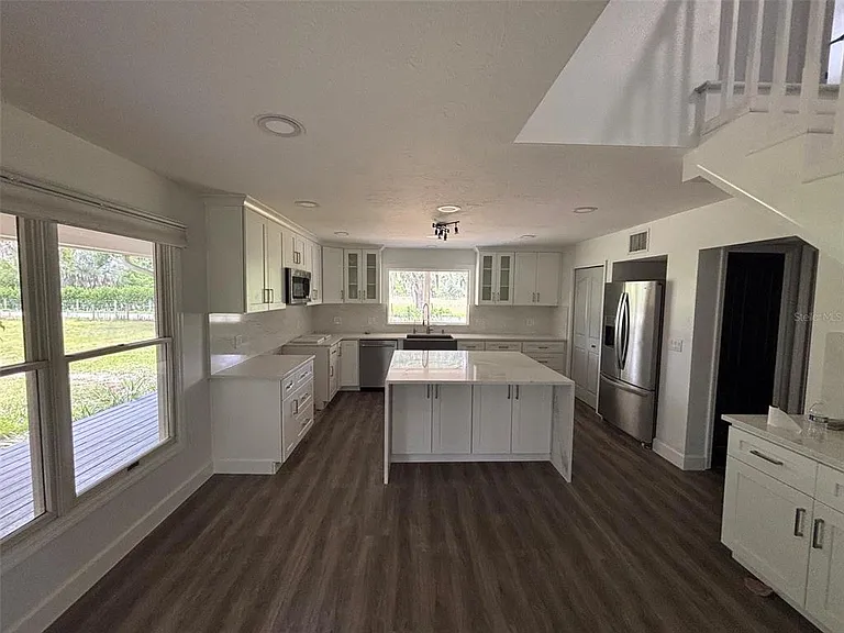 7910 Kennedy Ln — Photo 5