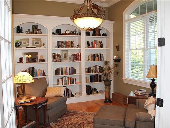 5th image of 204 Deerfield Cir