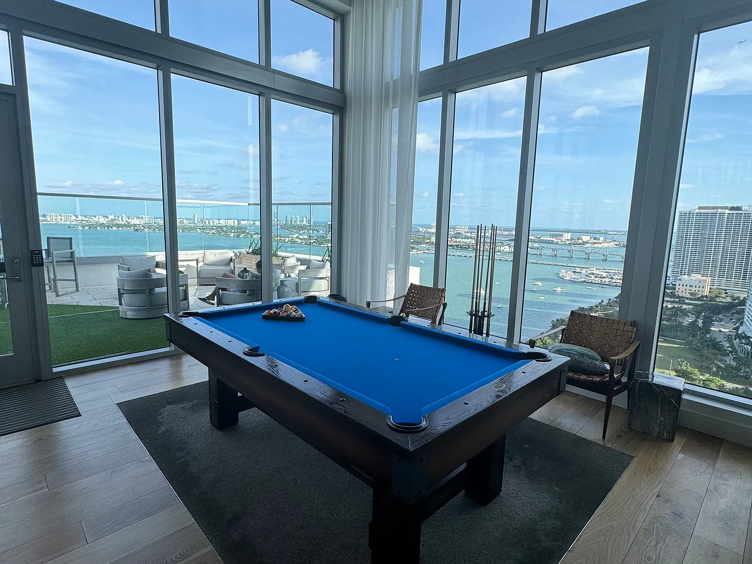 1 bed, 890 sqft, $3,300 — Photo 4