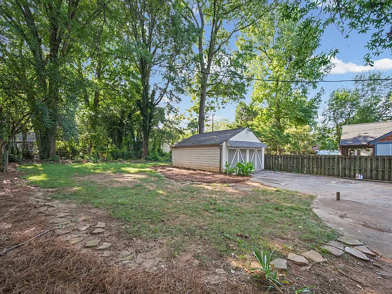1424 Lyon Ct — Photo 15