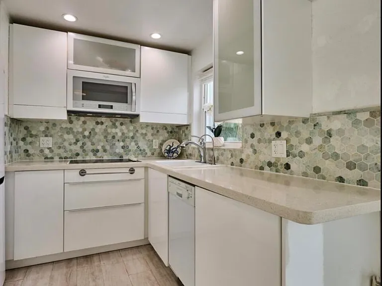 1043 Hillsboro Mile #21C — Photo 11