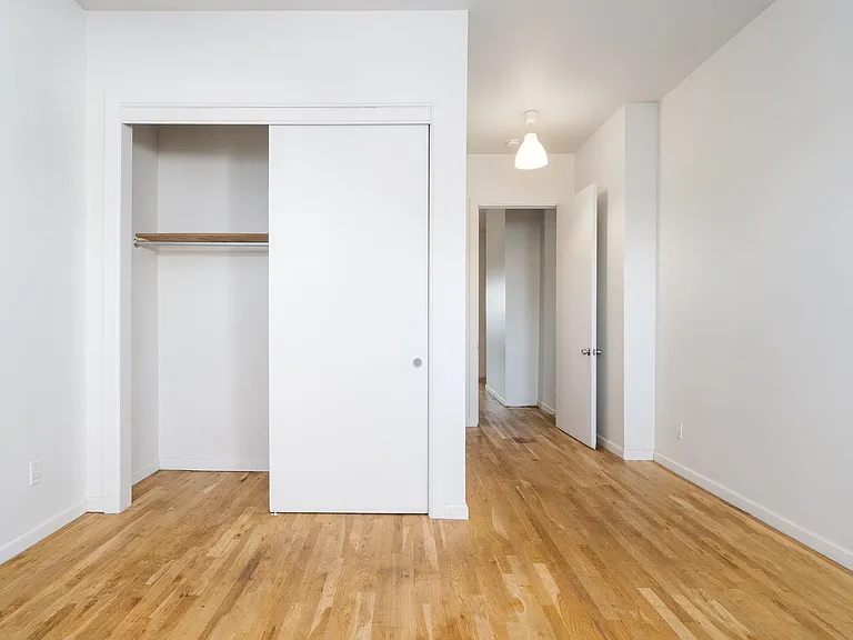 386 Bergen Ave #1R — Photo 11