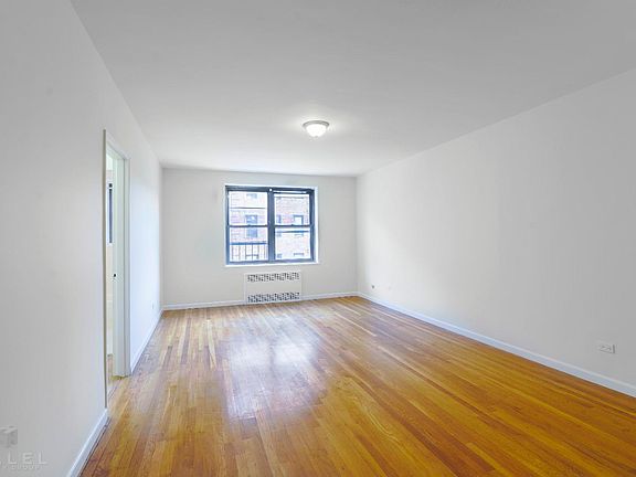 3rd image of 3415 Parsons Blvd APT 2F