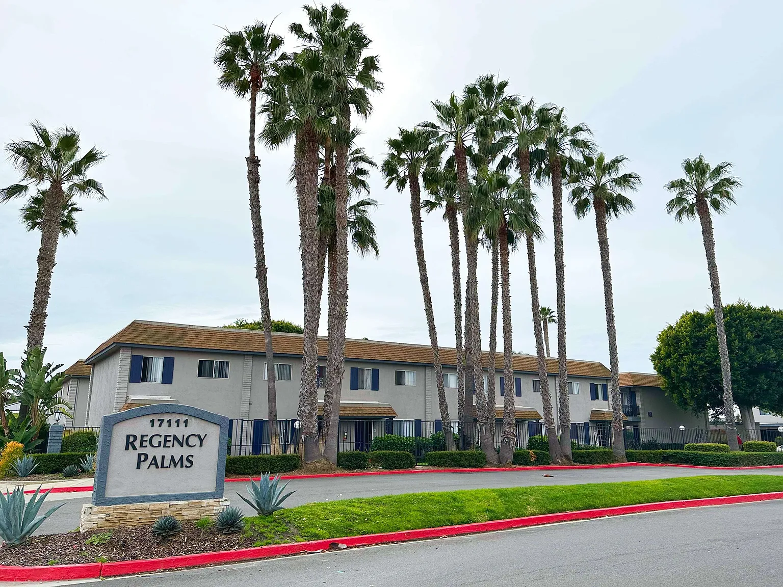 Regency Palms — Photo 2
