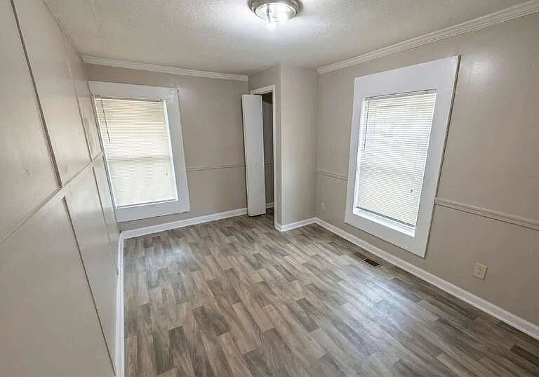 218 Irving Ave — Photo 12