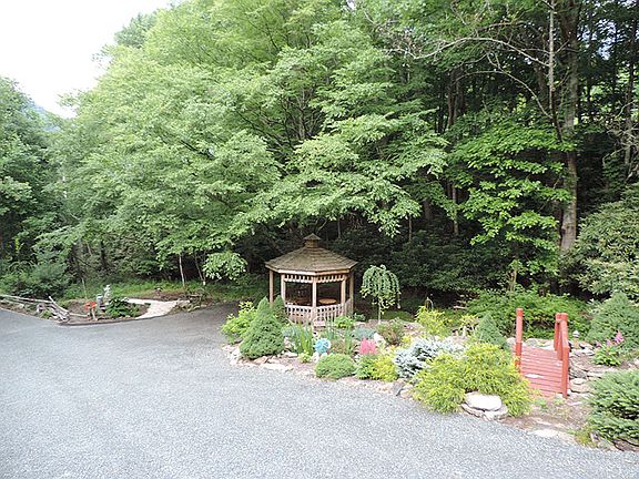 3rd image of 442 W Point Dr