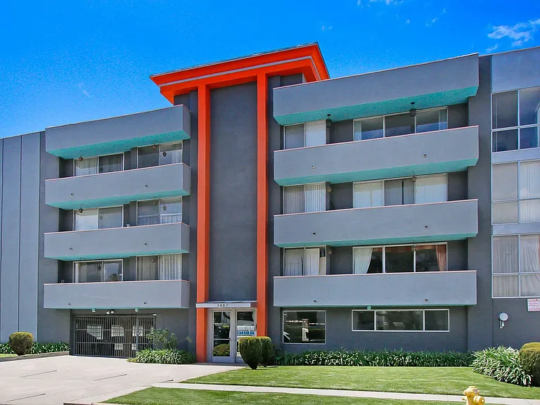 Rexford Drive Apartments — Photo 34