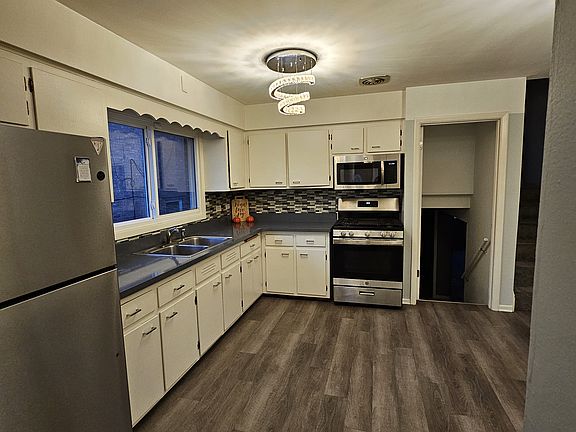 5th image of 4023 W 80th Pl