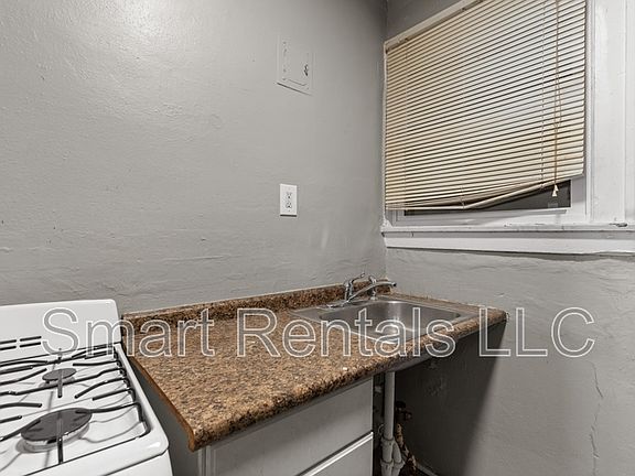 4th image of 5618 S Grand Blvd #5
