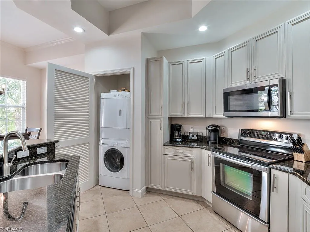 2 bed, 2.0 bath, 1268 sqft, $3,045 — Photo 4