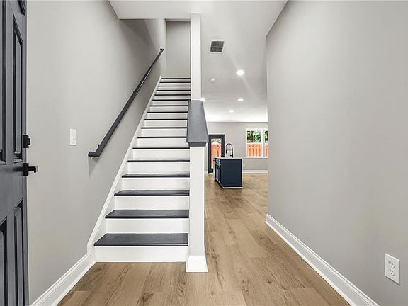 3rd image of 5425 Cascade Rdg SW