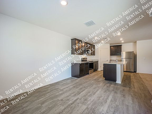 4th image of 466 W Black Hawk Pl