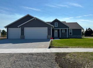 W5873 Edgewood Dr, Menasha, WI 54952