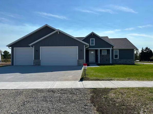 W5873 Edgewood Dr, Menasha, WI 54952