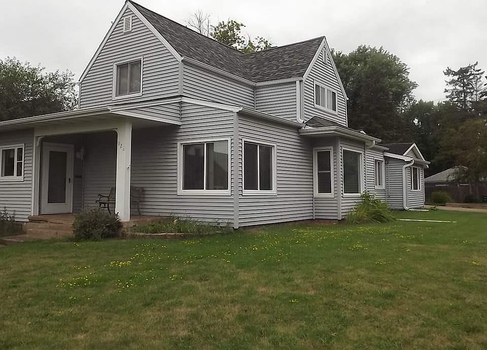 1st image of 922 6th Ave W