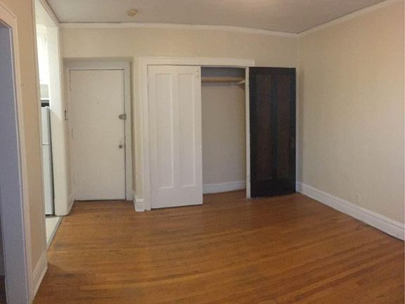 2nd image of 3125 N Hamlin Ave #2I