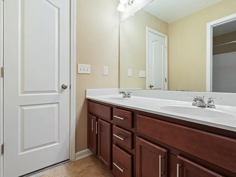 1010 Chelsey Way — Photo 35