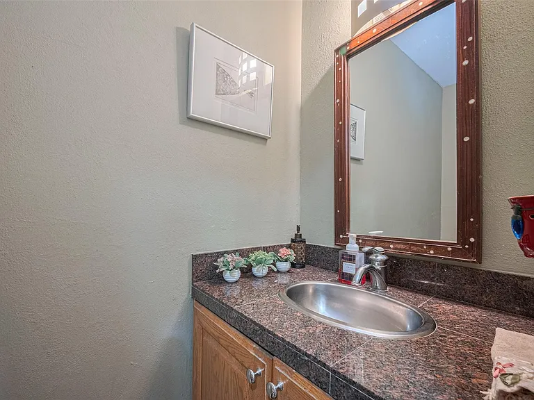 12231 Carriage Hill Dr — Photo 41