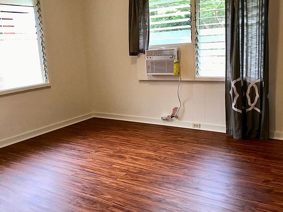 Each bedroom has two closet and new air conditioners.
