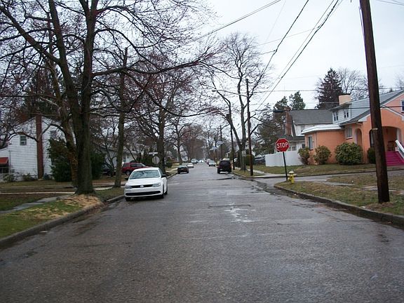 4th image of 1701 W River Dr