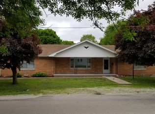 300 S Putnam St, Moweaqua, IL 62550