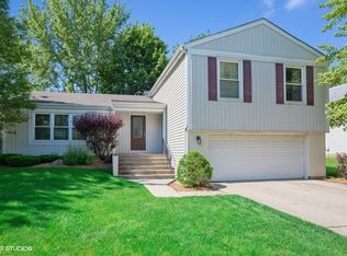 821 Thompson Blvd, Buffalo Grove, IL 60089