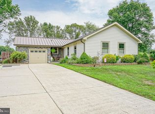 200 Ridgeway Ct, Mullica Hill, NJ 08062