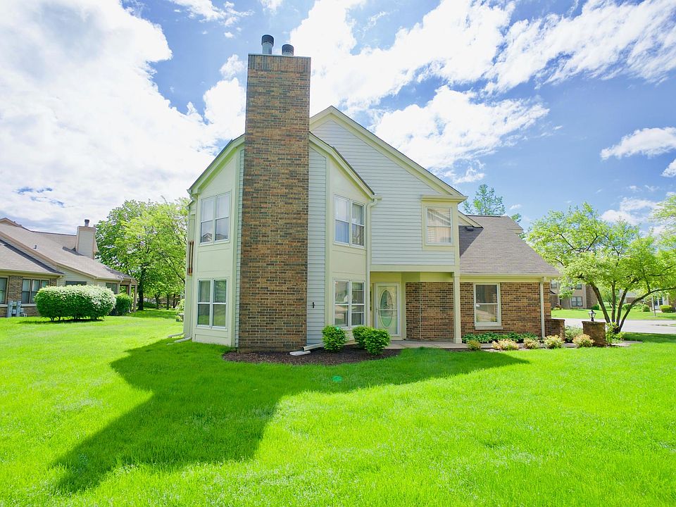 Entrance, Front yard