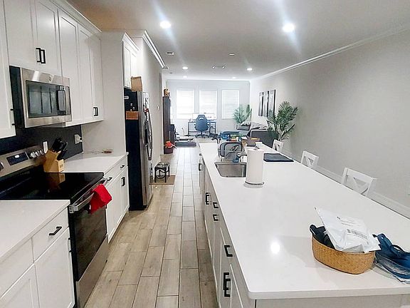 3rd image of 353 Villa Corte Dr