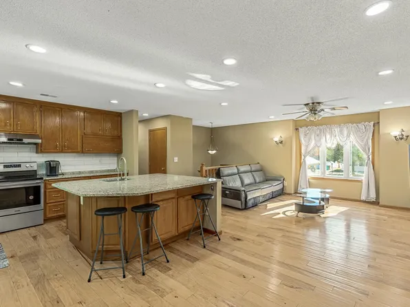 1600 E 87th St, Bloomington, MN 55425