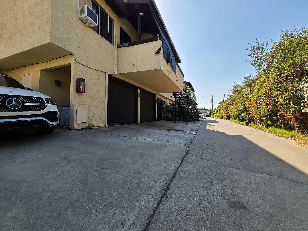 318 N Nicholson Ave — Photo 2