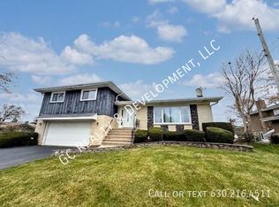 609 Pinecroft Dr, Roselle, IL 60172