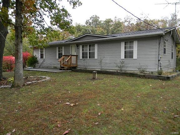 2nd image of 924 Woods Ln