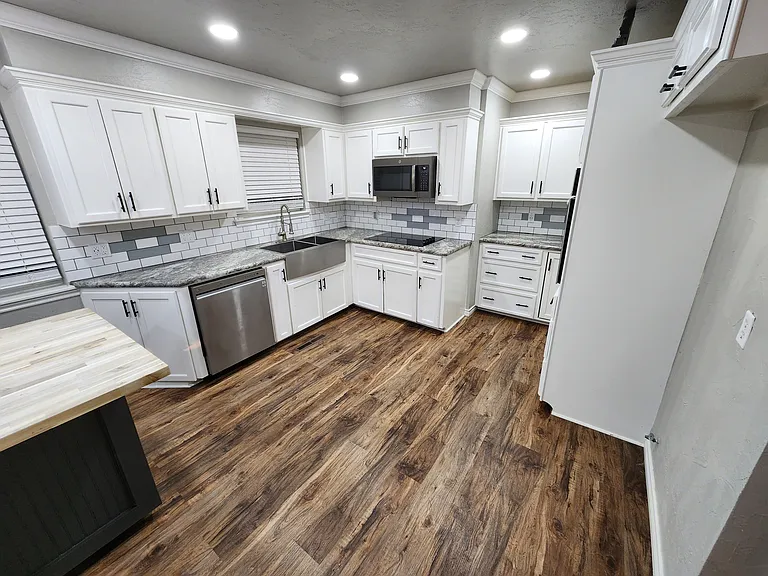 204 S Morrison Dr — Photo 6