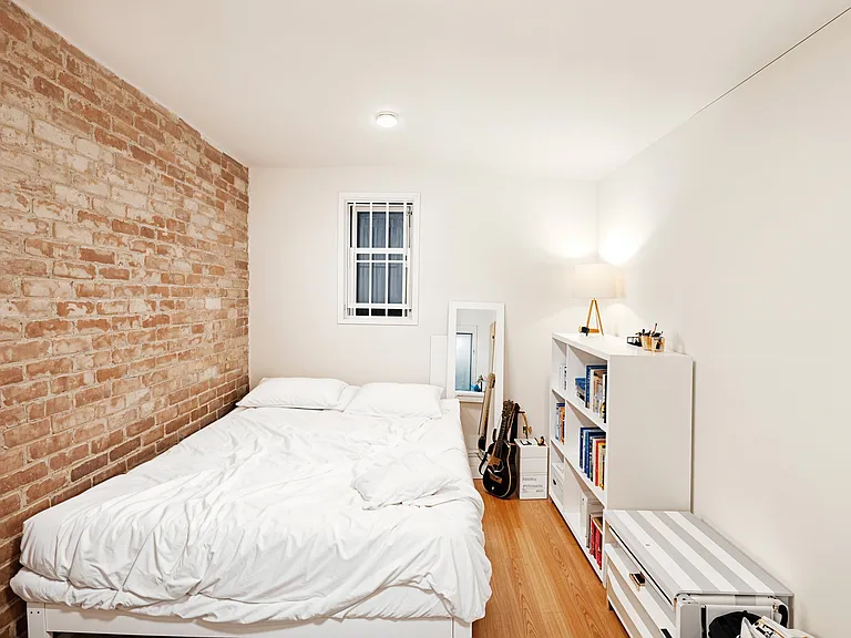 425 E 12th St #2W — Photo 5