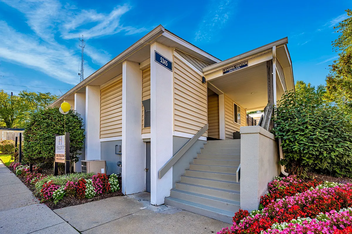 Building Photo - Hilltop Apartments