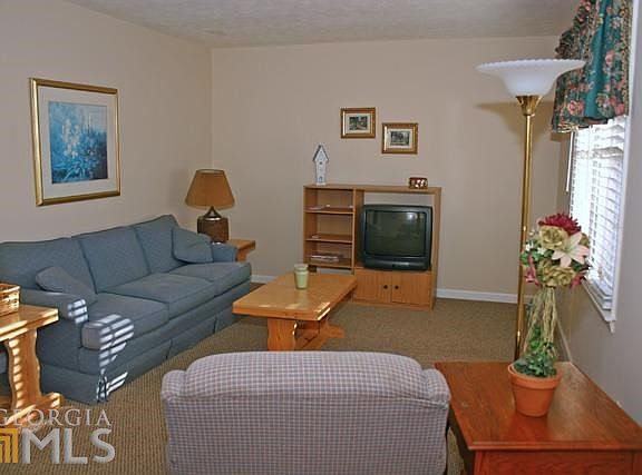 3rd image of 10 Wellington Dr