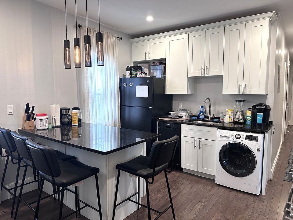 1st image of 368 Park St