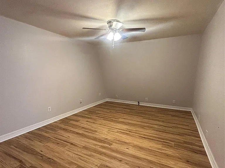 1312 N Avenue R — Photo 12