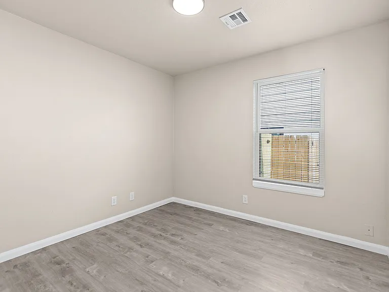 1600 W Madison St — Photo 16
