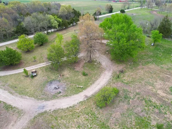 28005 W 295th St, Paola, KS 66071