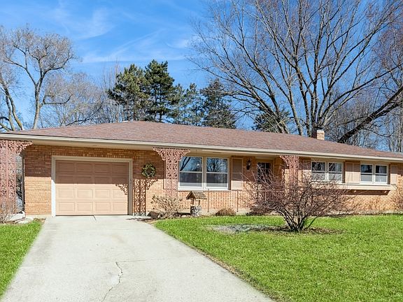 2nd image of 825 Balmoral Dr