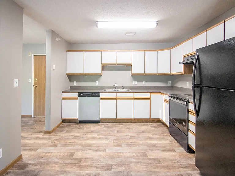 Marshall Apartments — Photo 20
