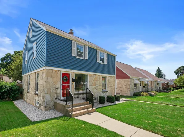 5700 N Sidney Pl, Glendale, WI 53209