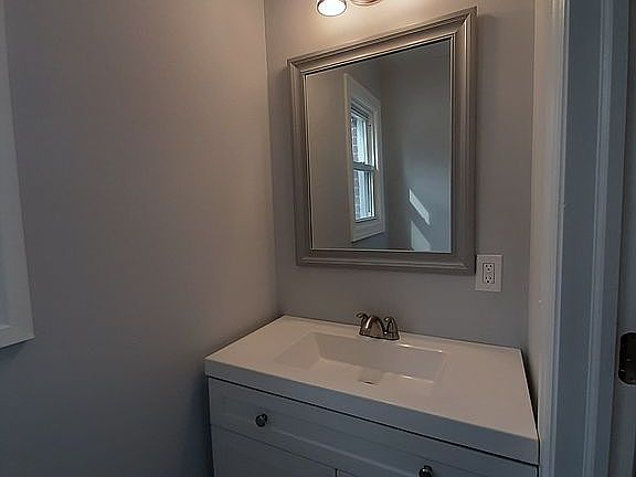 1st floor half bathroom